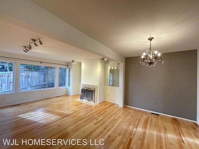 Foto del edificio - 1400 Bellevue Way SE