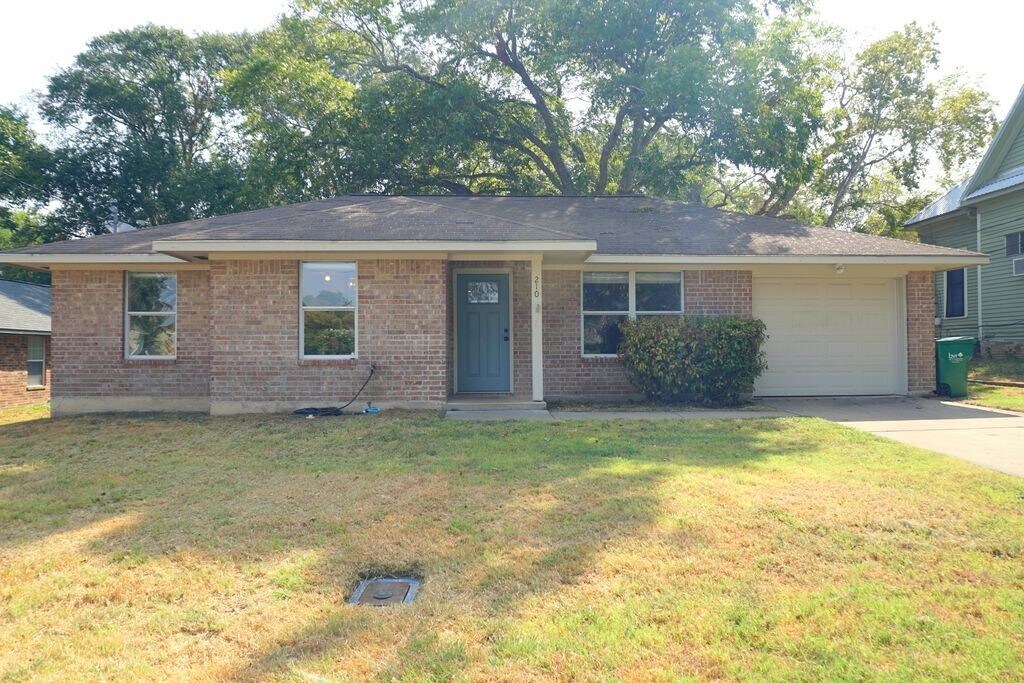 Primary Photo - 210 Baber St