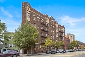 Building Photo - 821 Bergen Ave