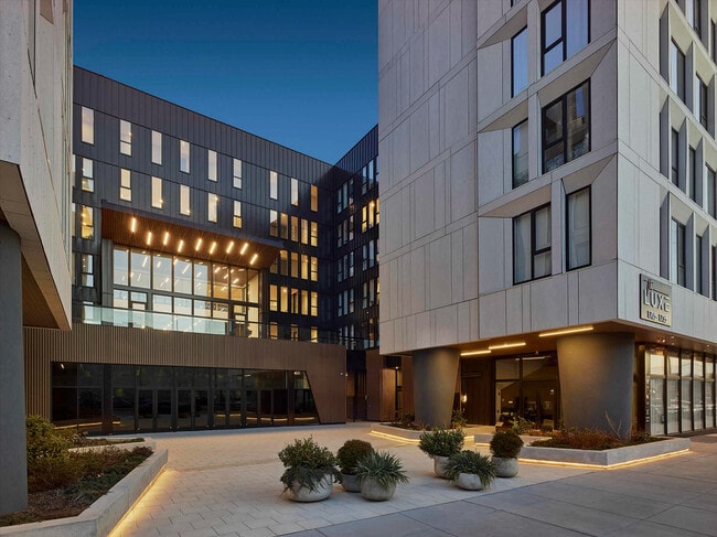 Building Photo - The Luxe in Fishtown West