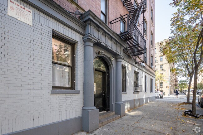 Entrance - 534-540 W 189th St