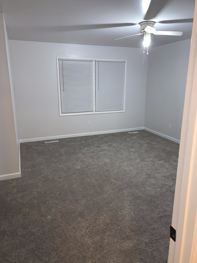 Master Bedroom - 5322 Plaza Ave