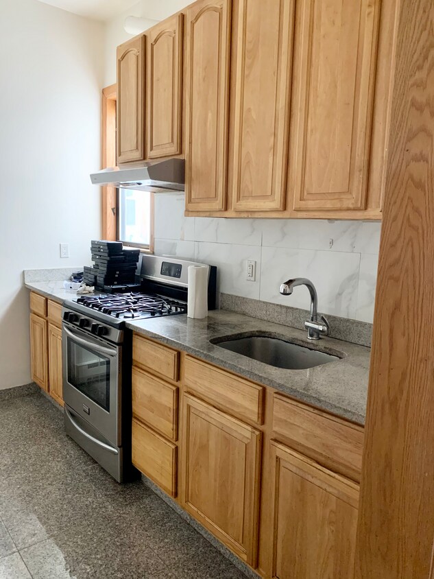 Kitchen - 46 N Village Ave