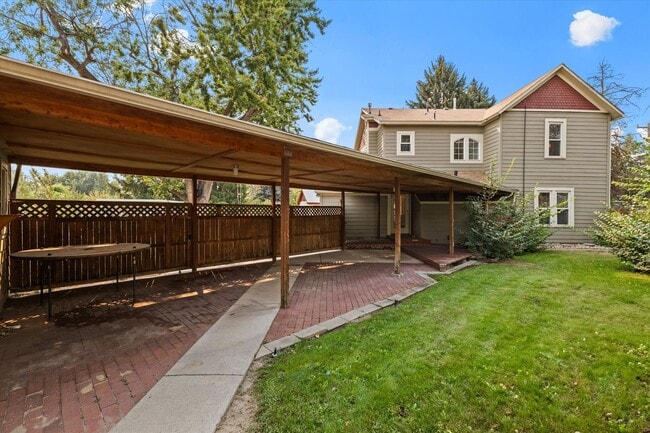 Building Photo - 4 Bed, 4 Bath on .62/acre! Close to BSU!