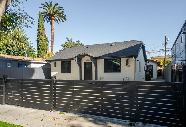 Foto del edificio - 2706 Cochran Ave