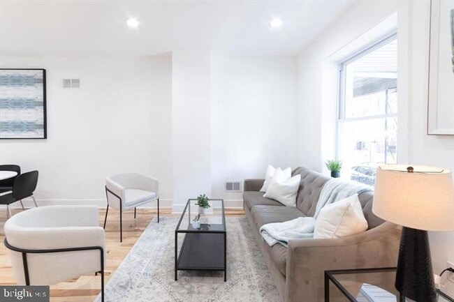 Photo - 2937 Nicholas St Townhome