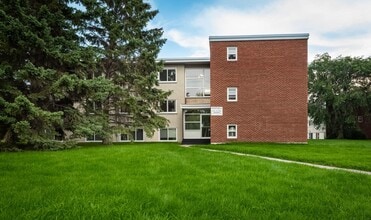 Building Photo - West Villa