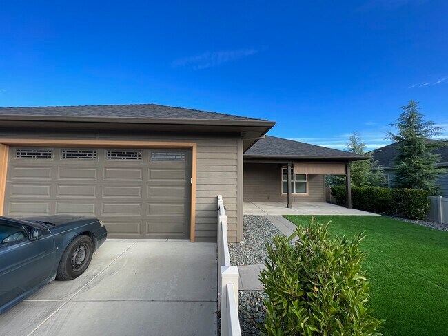Building Photo - 449 Eagle Rock Dr