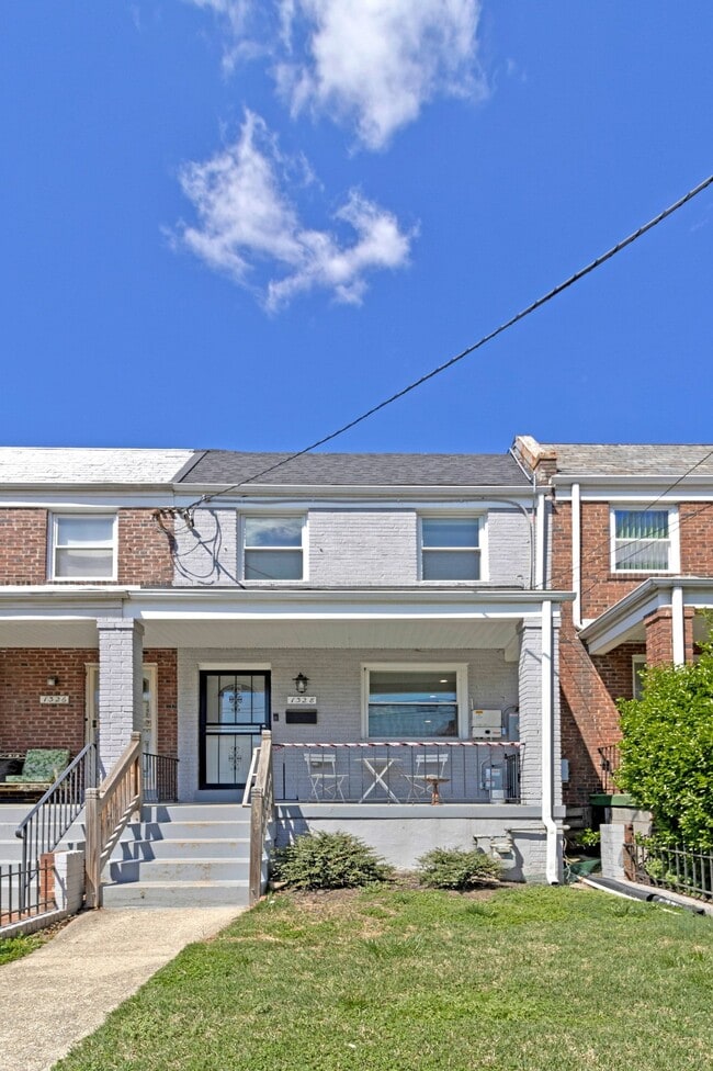 Building Photo - 1328 Downing St NE