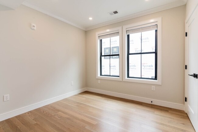 Building Photo - 276 Lamartine St