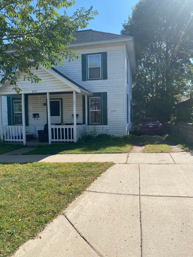 233 Niagara St, Eau Claire, WI 54703 House for Rent in Eau Claire, WI