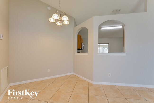 Building Photo - 569 N Apache Cir
