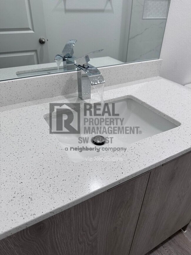 Foto del edificio - 1263 Hillcrest St E