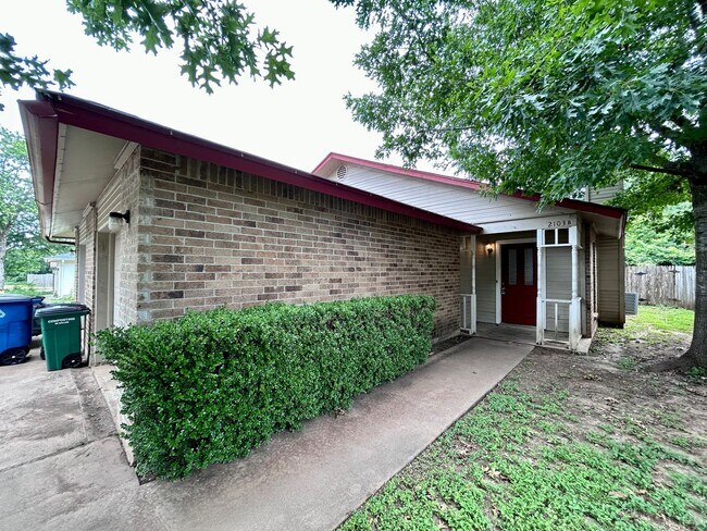 Photo - 2103 COURTNEY ST Apartment