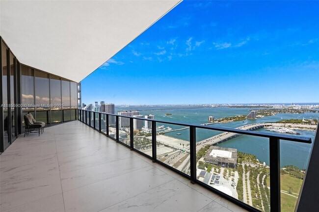 Foto del edificio - 1000 Biscayne Blvd