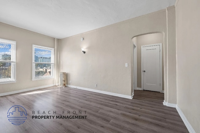 Building Photo - 418 Normandie Ave