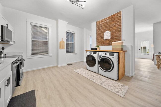 Building Photo - 1137 Fuller St