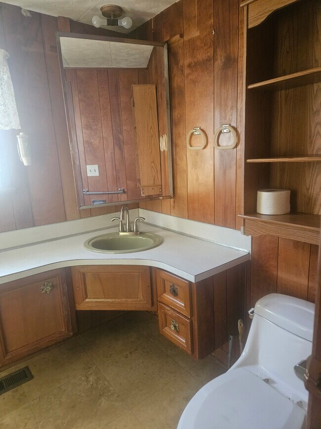 Foto del edificio - 83 Steele Rd