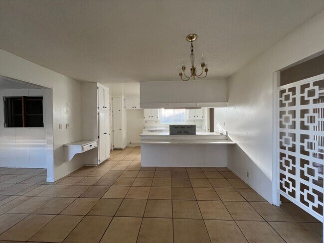 Building Photo - Spacious 3 Bedroom 2 Bathroom House For Rent