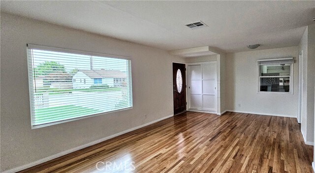 Foto del edificio - 1021 S Serenade Ave