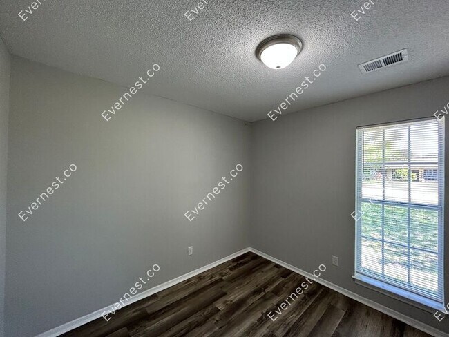 Building Photo - 6205 Somerset Cove