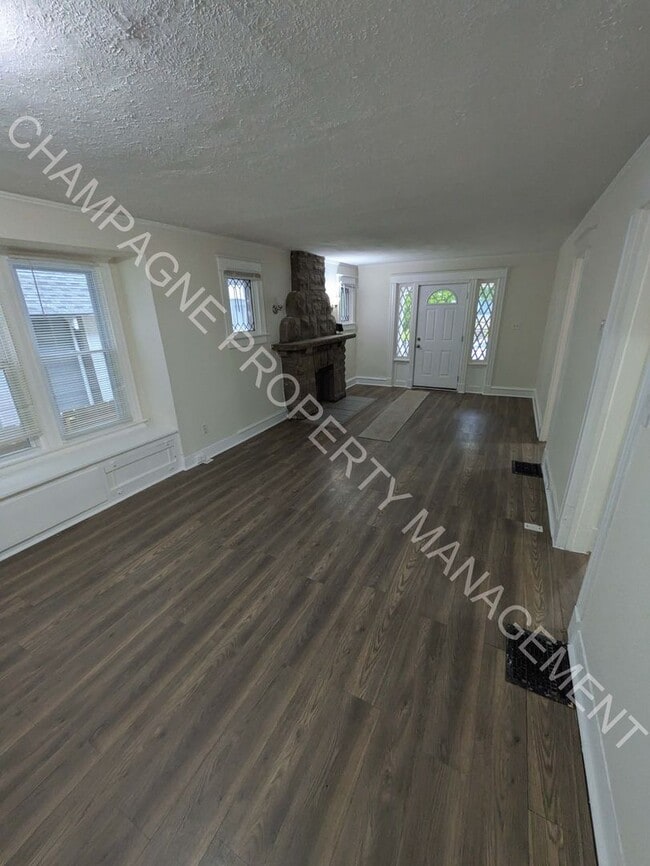 Building Photo - 3 Bedroom Home, centrally located in the heart of Kansas City