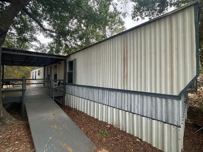 Building Photo - 3 Bed/2 Bath Home- Under Renovations