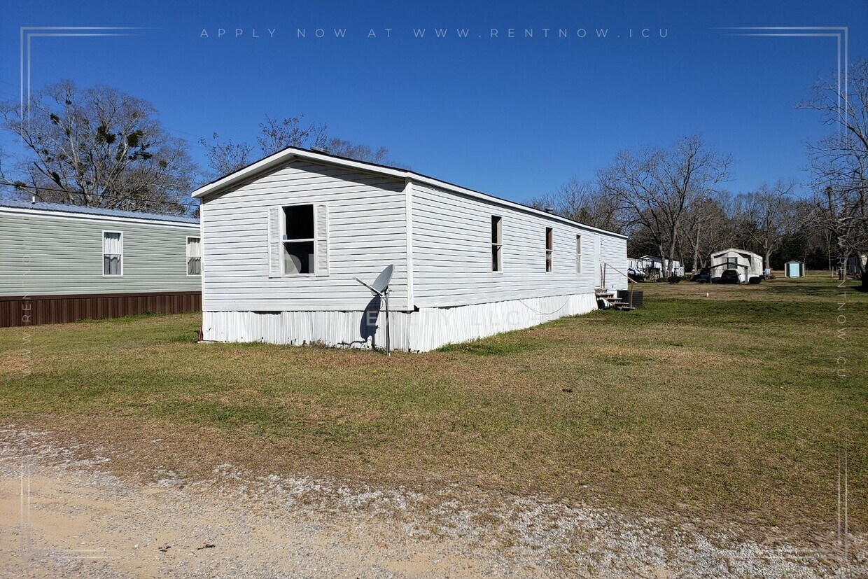 Primary Photo - 3 Bedroom 2 Bath Mobile Home in Semmes!