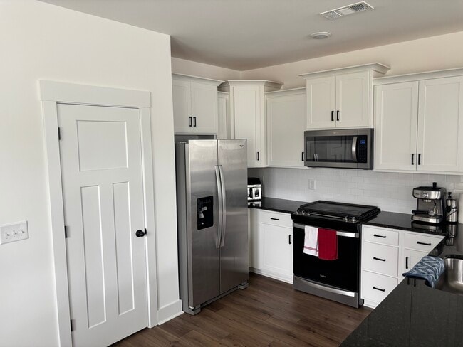 Building Photo - 484 Ml Pk Wy
