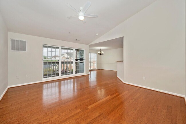 Foto del edificio - Elevator Condo in Frederick Pent House Level