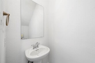 Building Photo - 18823 River Overlook Ct