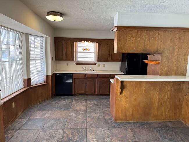 Building Photo - 3 bed, 2 bath, 2 car with 2 extra living spaces and new appliances, paint and carpet! Located clo...