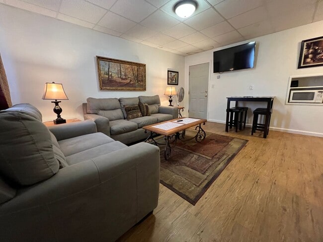 Building Photo - Fully FURNISHED Temporary, Extended Stay or Vacation Rental