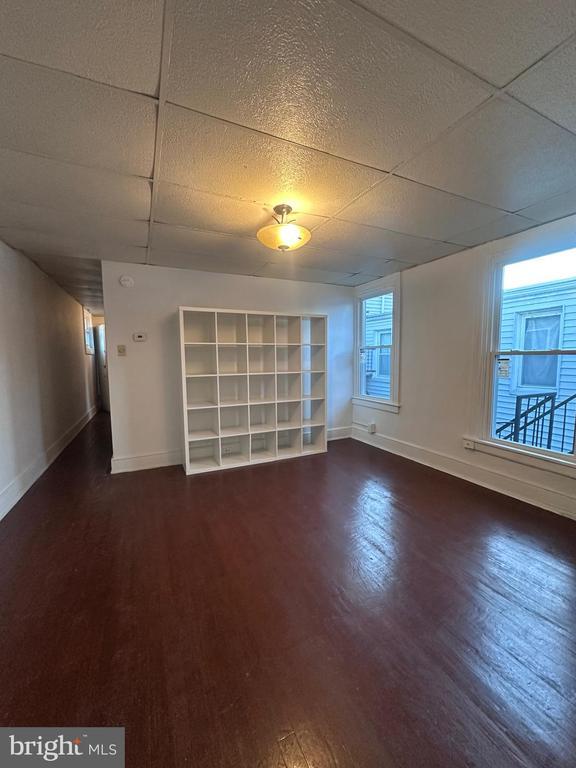 Building Photo - 17 E Walnut St