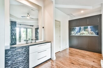 Building Photo - 4736 Post Oak Timber Dr
