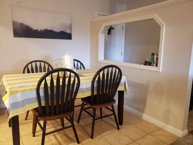 Building Photo - Fantastic 3 Bedroom Condo in Provo