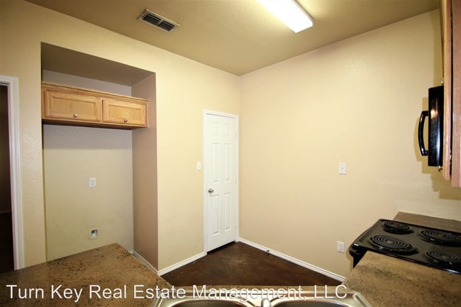 Building Photo - 141-147 Lindas Creek Ln