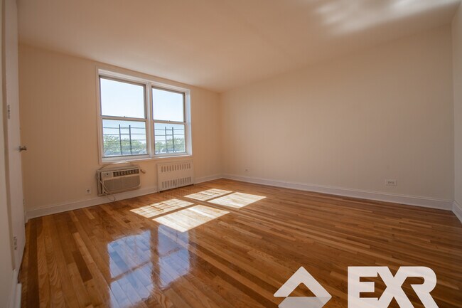Foto del edificio - 3310 Nostrand Ave.
