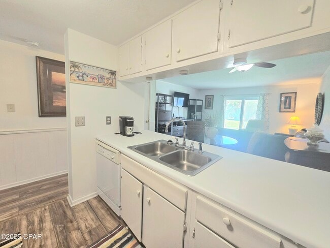 Foto del edificio - 6903 N Lagoon Dr