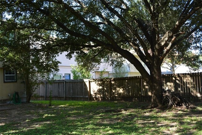 Foto del edificio - 13703 Cambourne Dr