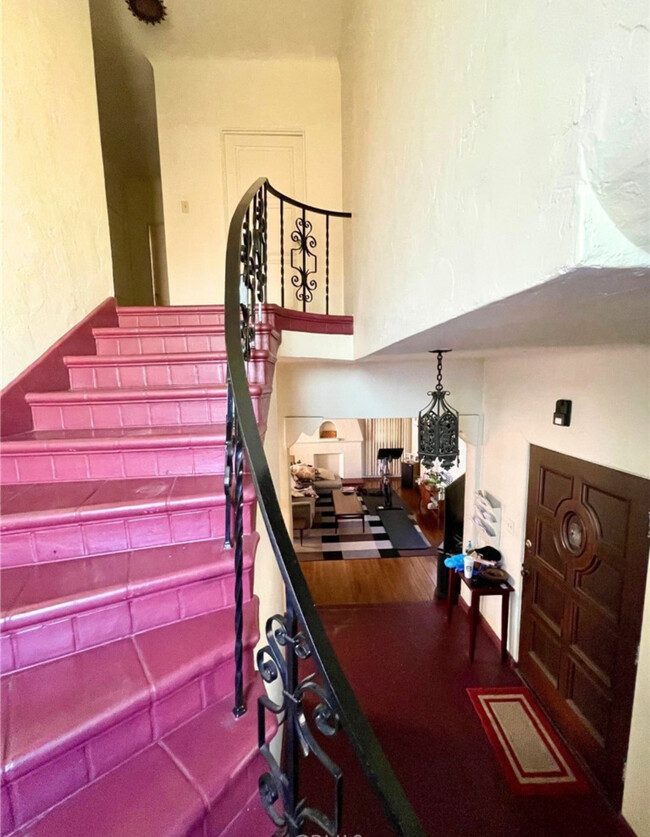 Entry stairs - 5314 W 8th St