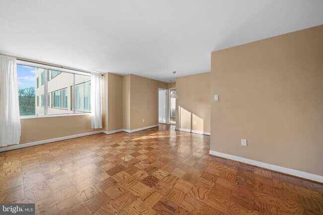 Foto del edificio - 6641 Wakefield Dr