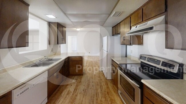 Building Photo - 570 N Villa Nueva Dr
