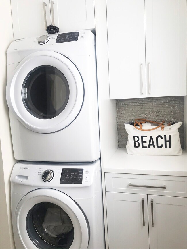Foto del edificio - Furnished Short Term Rental - 108 NE 19th St