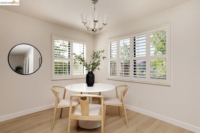 Bright Dining Room - 900 Cambridge Dr