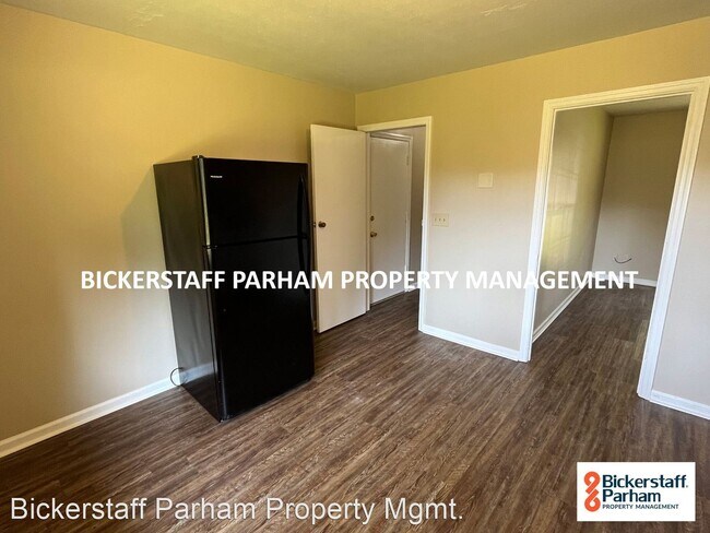 Building Photo - 4 br, 1.5 bath House - 5220 Cunningham Dr.
