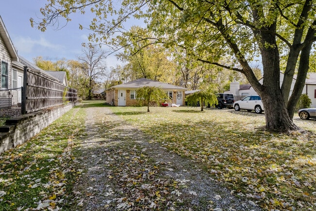 Building Photo - Bright & Inviting 2BR Home Near the Monon Center