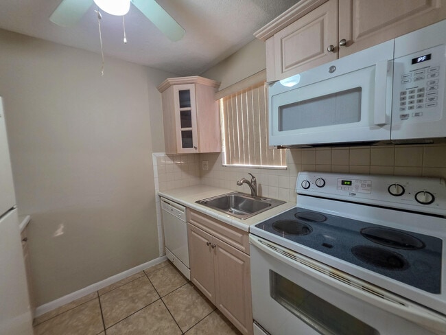 Foto del edificio - 6080 Forest Hill Blvd