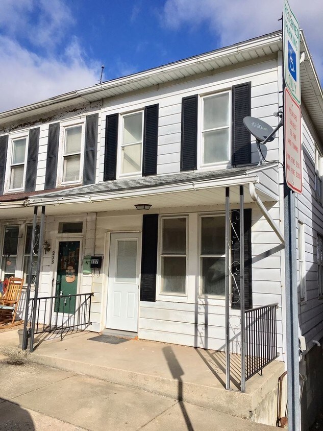 3 br, 1 bath House 227 WISE AVE House Rental in Red Lion, PA