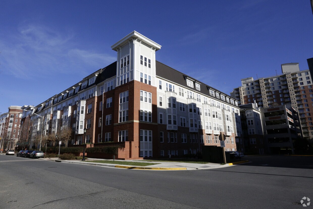 Halstead at The Metro Apartments Fairfax, VA
